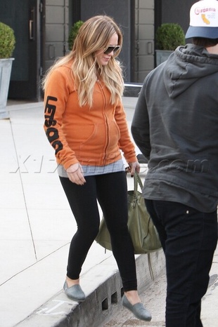 Hilary Duff Leaving a Furniture Store in Beverly Hills November 14, 2011