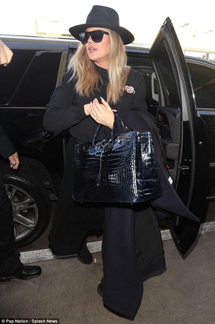 Khloe Kardashian Lax Airport January 12, 2018