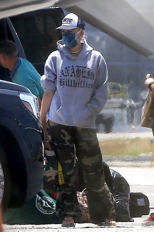 Gwen Stefani Burbank Airport June 21, 2020