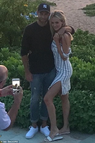 Lauren Bushnell With Devin Antin in Hawaii July 30, 2017