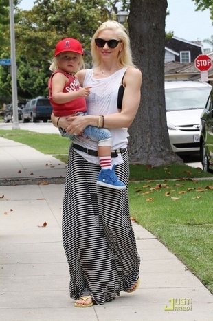 Gwen Stefani Heading to a friend's house in Los Angeles August 2, 2011