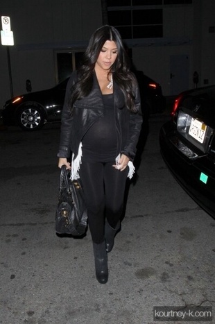 Kourtney Kardashian Arriving For Dinner at Phillippe Restaurant November 15, 2009