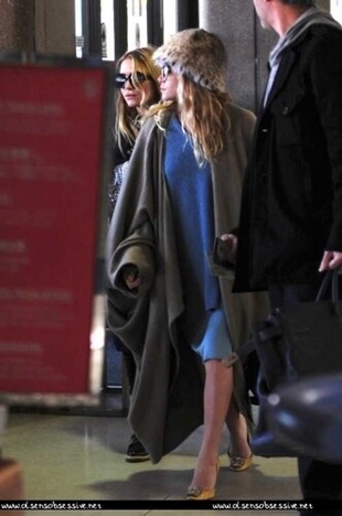 Ashley Olsen Mary-Kate & Ashley Depart LAX Airport Together February 27, 2011