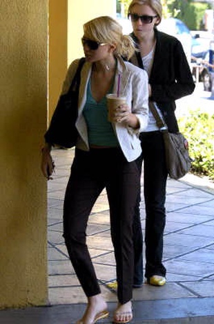 Ashley Olsen Out in Los Angeles May 19, 2004