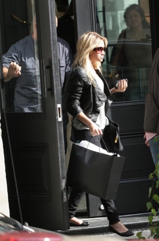 Ashley Olsen Leaving the Chanel Store in New York August 31, 2006