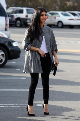 Kourtney Kardashian Lunch with Her Sisters at Health Nut January 22, 2016