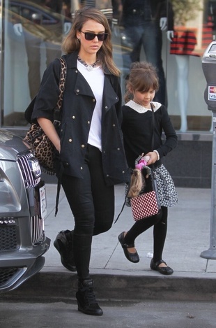 Jessica Alba Lunch in Beverly Hills December 22, 2013