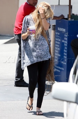 Nicole Richie Leaving Coffee Bean & Tea Leaf in Hollywood July 27, 2009