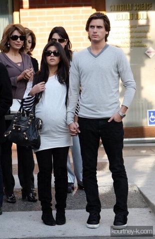 Kourtney Kardashian Going Out For Lunch December 10, 2009