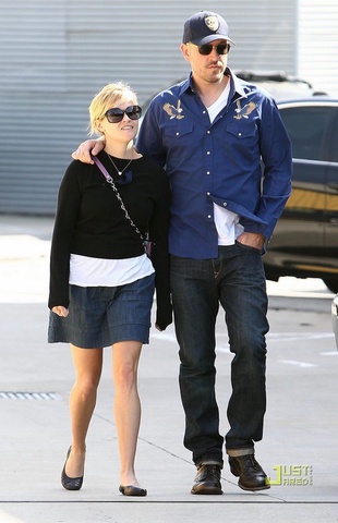 Reese Witherspoon Leave a Church Service in Santa Monica March 13, 2011