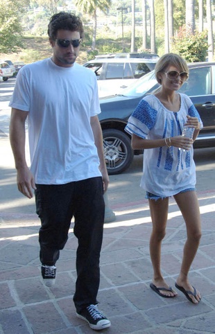 Nicole Richie at Nutrition Store in Malibu August 26, 2006