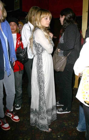 Nicole Richie Attending a Rock Gig at Gengis Cohen Restaurant in Hollywood February 24, 2009