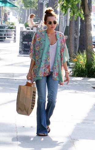 Miley Cyrus Shopping with Liam in Studio City May 102012