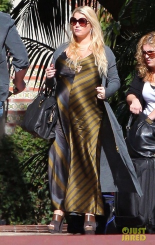 Jessica Simpson in Santa Barbara January 28, 2012