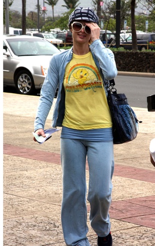 Paris Hilton Back to Los Angeles From Hawaii December 27, 2007