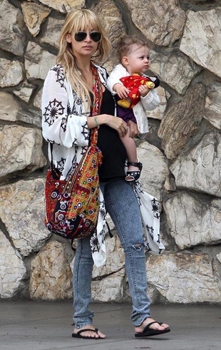 Nicole Richie Shopping with Harlow in Santa Monica June 14, 2009