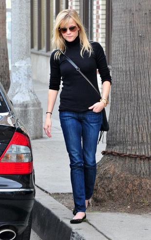 Reese Witherspoon Out in Venice February 1, 2010