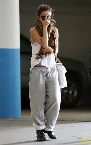 Selena Gomez Leaving a Dance Studio in Los Angeles July 1, 2013