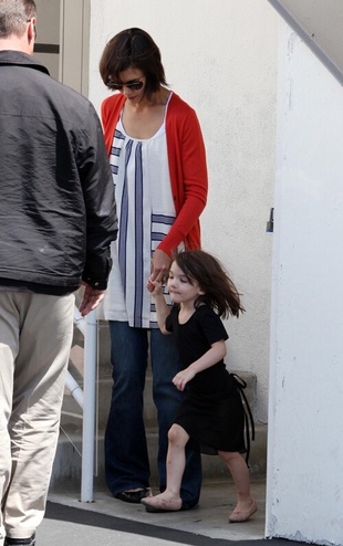 Katie Holmes Out at Dance Class May 14, 2009