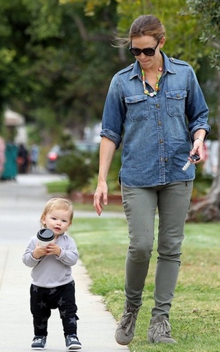 Jennifer Garner Out and About April 14, 2013