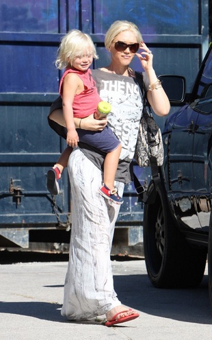 Gwen Stefani Out at the Recording Studio with Zuma August 1, 2011