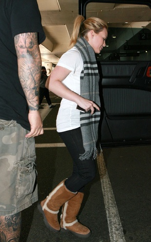 Hilary Duff at LAX Airport January 5, 2010