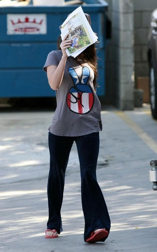 Megan Fox Visiting a Vet in Los Angeles October 9, 2009