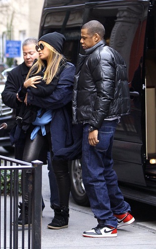 Beyonce Knowles Arriving at the Sant Ambroeus Resturant in New York February 25, 2012