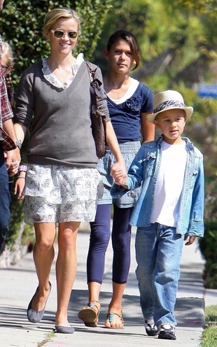 Reese Witherspoon Family Church Outing in Los Angeles September 19, 2010