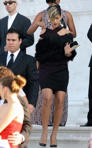 Rihanna Out in Venice September 26, 2009