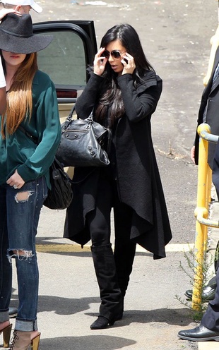 Kim Kardashian Sydney Airport November 3, 2011