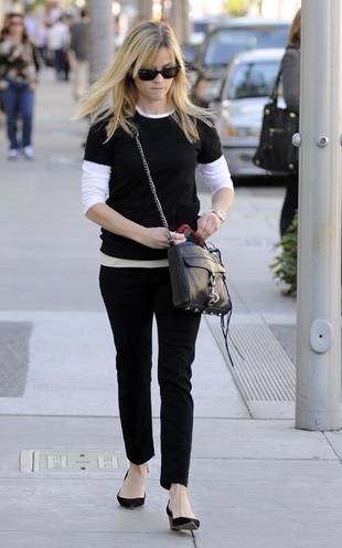 Reese Witherspoon Shopping in Beverly Hills January 5, 2010