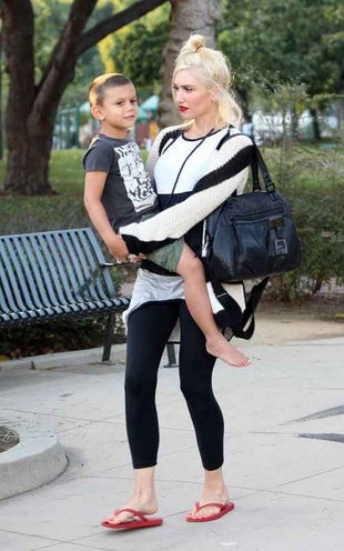 Gwen Stefani Out at the Park in Los Angeles September 1, 2011