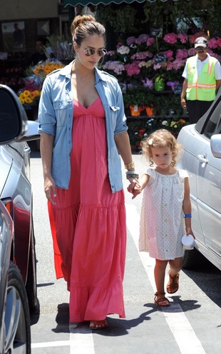 Jessica Alba Whole Foods June 26, 2011