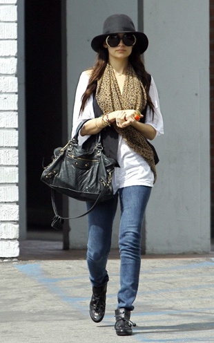 Nicole Richie Leaving a Doctor's Office March 24, 2010