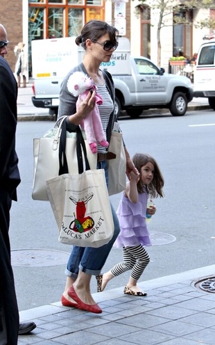 Katie Holmes Out in Boston September 29, 2009