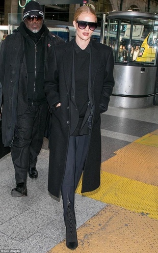 Rosie Huntington-Whiteley Paris Gare Du Nord Station February 26, 2018