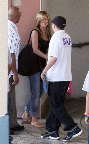 Jennifer Aniston Cahuenga Elementary School October 16, 2008