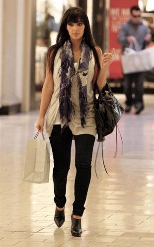 Kim Kardashian Shopping at the Beverly Center December 28, 2008