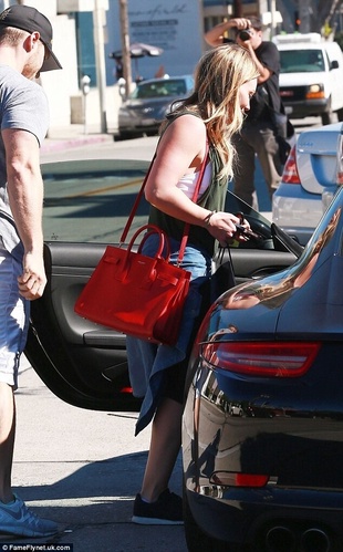 Hilary Duff Leaving the Gym January 17, 2014