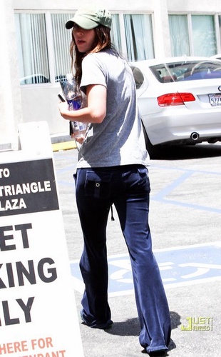 Megan Fox Going to a Medical Building in Los Angeles July 2, 2010