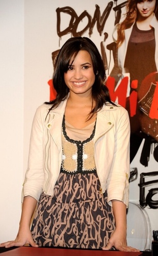 Demi Lovato El Corte Ingles Store Madrid April 20, 2009