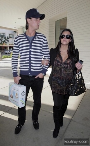 Kourtney Kardashian Shopping For Baby Items December 8, 2009