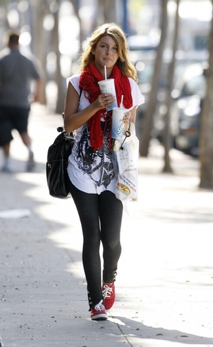 Shenae Grimes Out Grabbing Up Subway For Lunch October 9, 2008