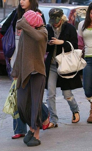 Ashley Olsen Leaving Grey Dog Cafe in New York November 11, 2004