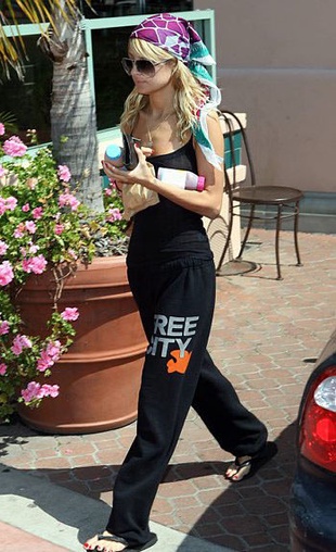 Nicole Richie Leaving St John's Hospital April 2006