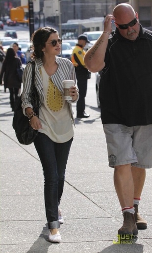 Selena Gomez at Starbucks in Vancouver April 25, 2009