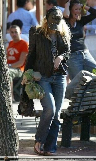 Ashley Olsen Out in New York October 1, 2004