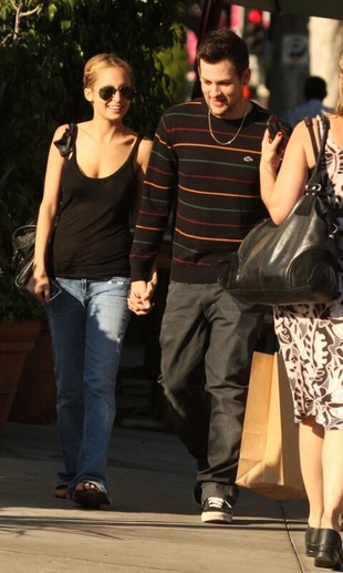 Nicole Richie Shopping at the Little Seed Store November 17, 2008