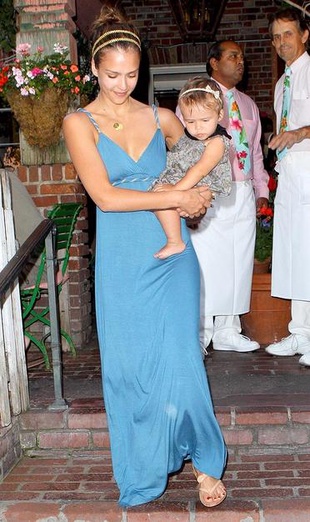 Jessica Alba Out at An Italian Restaurant June 22, 2009